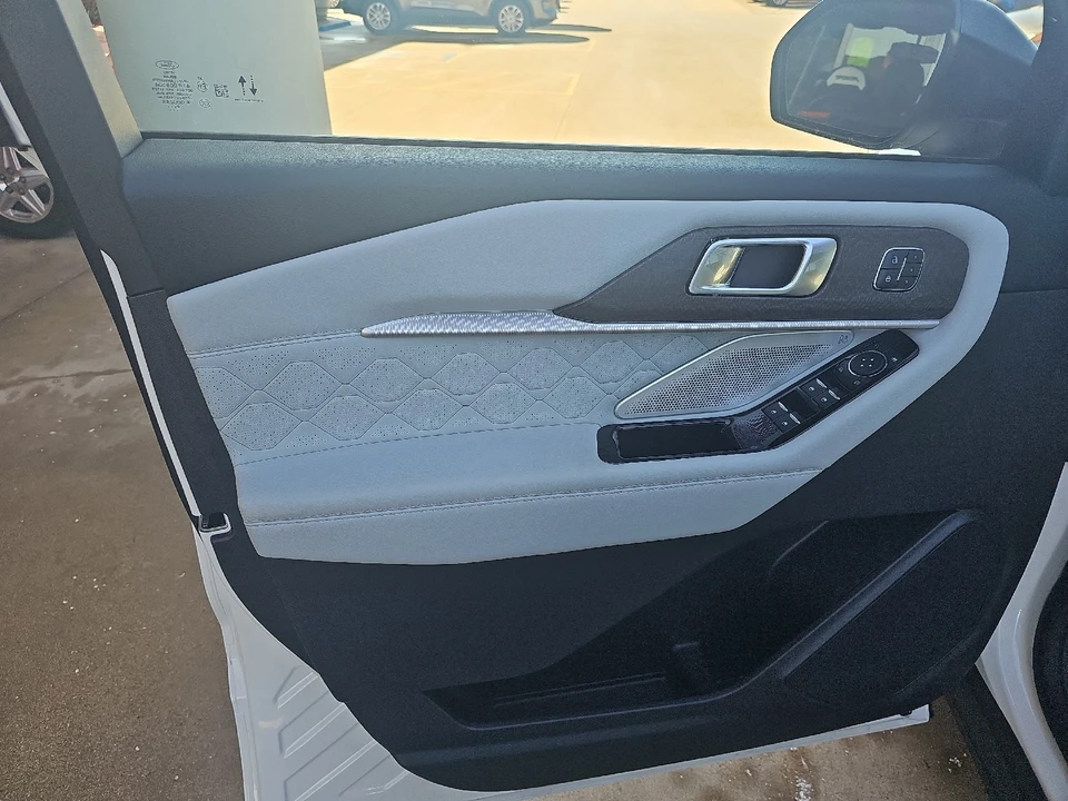 2025 Ford Explorer 6th Gen - Image 15 of 21