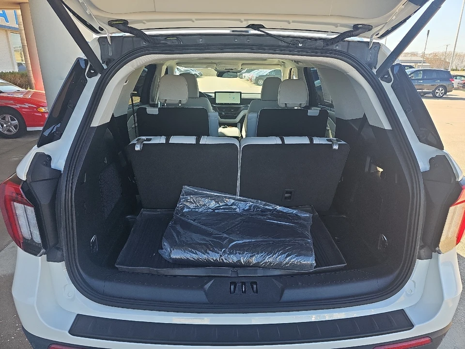 2025 Ford Explorer 6th Gen - Image 11 of 21