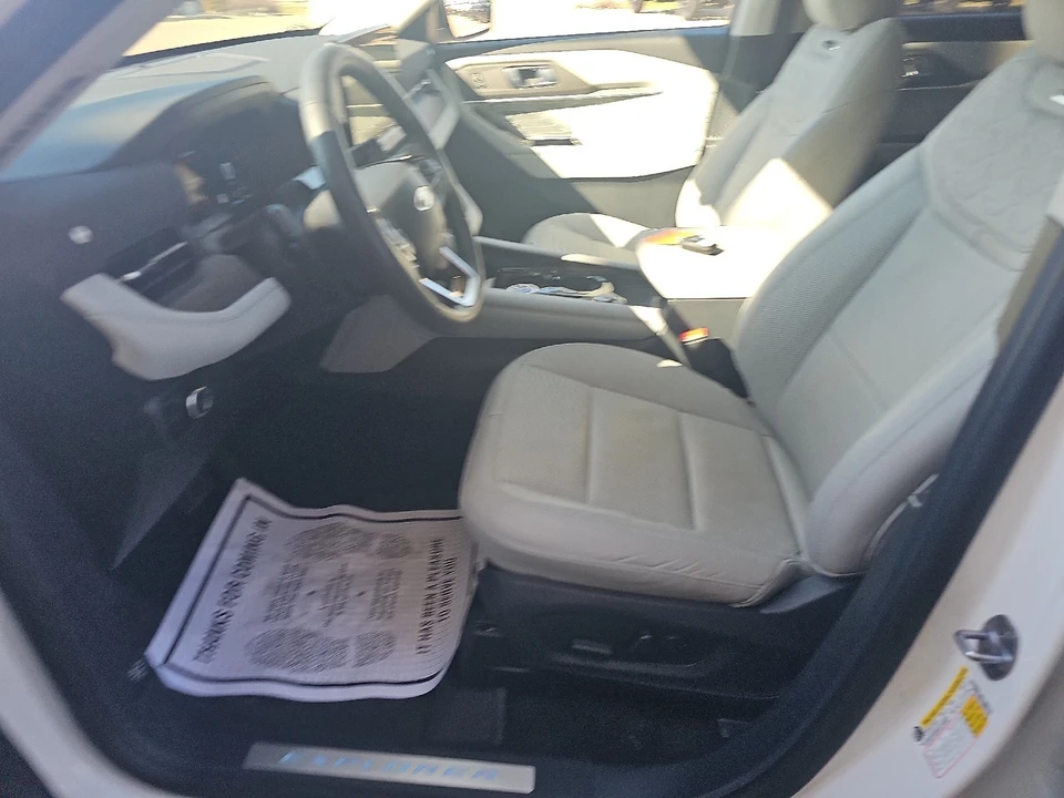 2025 Ford Explorer 6th Gen - Image 17 of 21