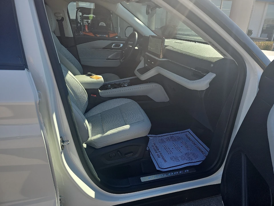 2025 Ford Explorer 6th Gen - Image 5 of 21