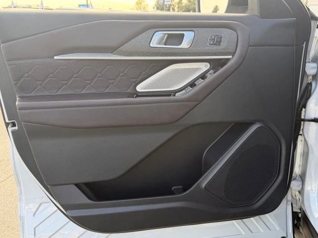 2025 Ford Explorer 6th Gen - Image 17 of 21