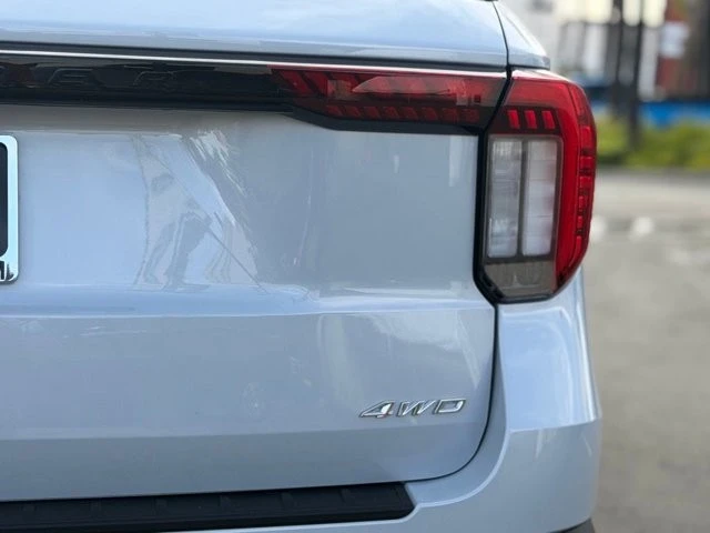 2025 Ford Explorer 6th Gen - Image 12 of 21