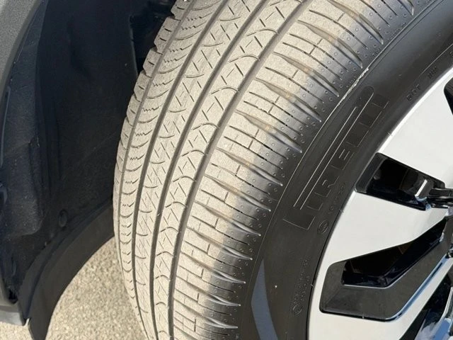 2025 Ford Explorer 6th Gen - Image 16 of 21
