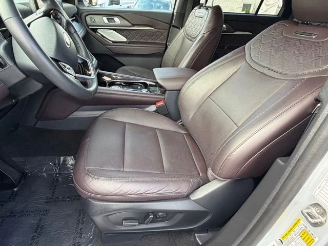 2025 Ford Explorer 6th Gen - Image 19 of 21