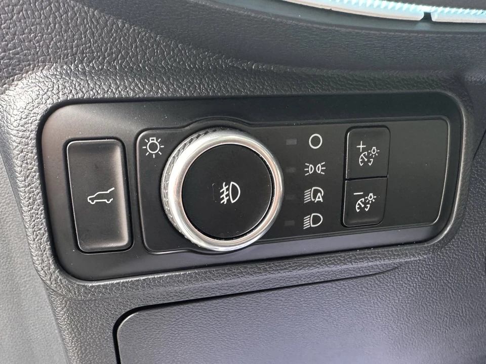 2025 Ford Explorer 6th Gen - Image 19 of 31