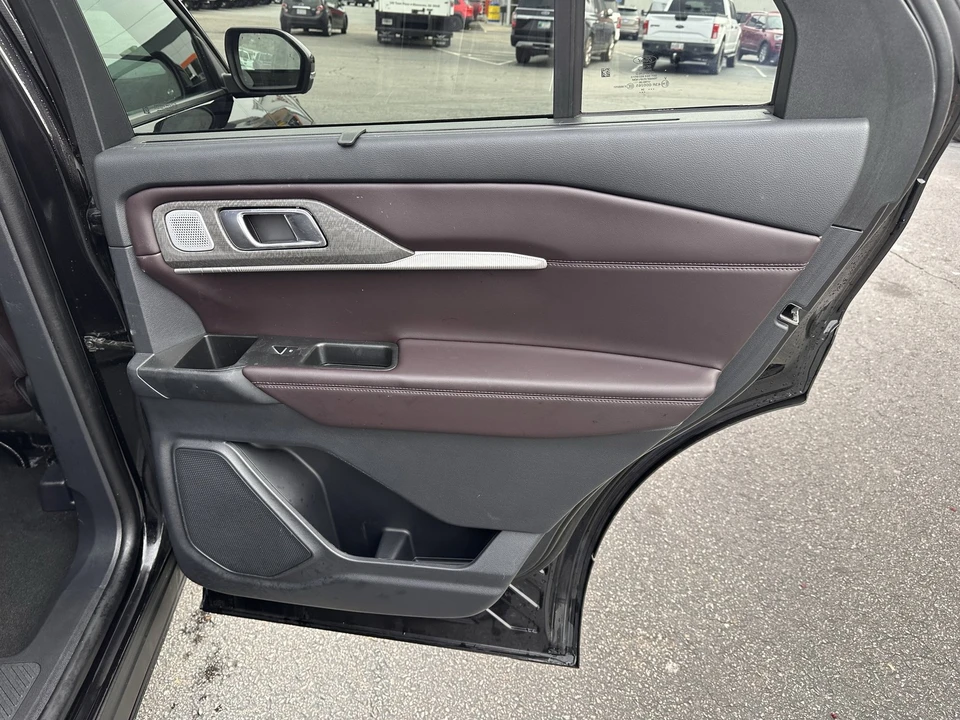 2025 Ford Explorer 6th Gen - Image 15 of 31