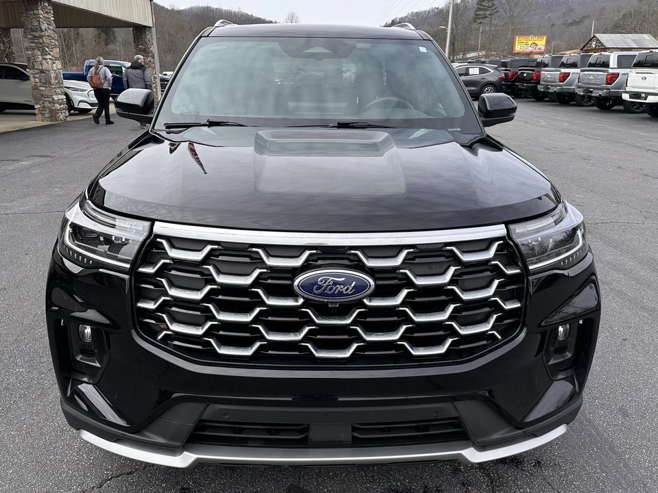 2025 Ford Explorer 6th Gen - Image 3 of 31