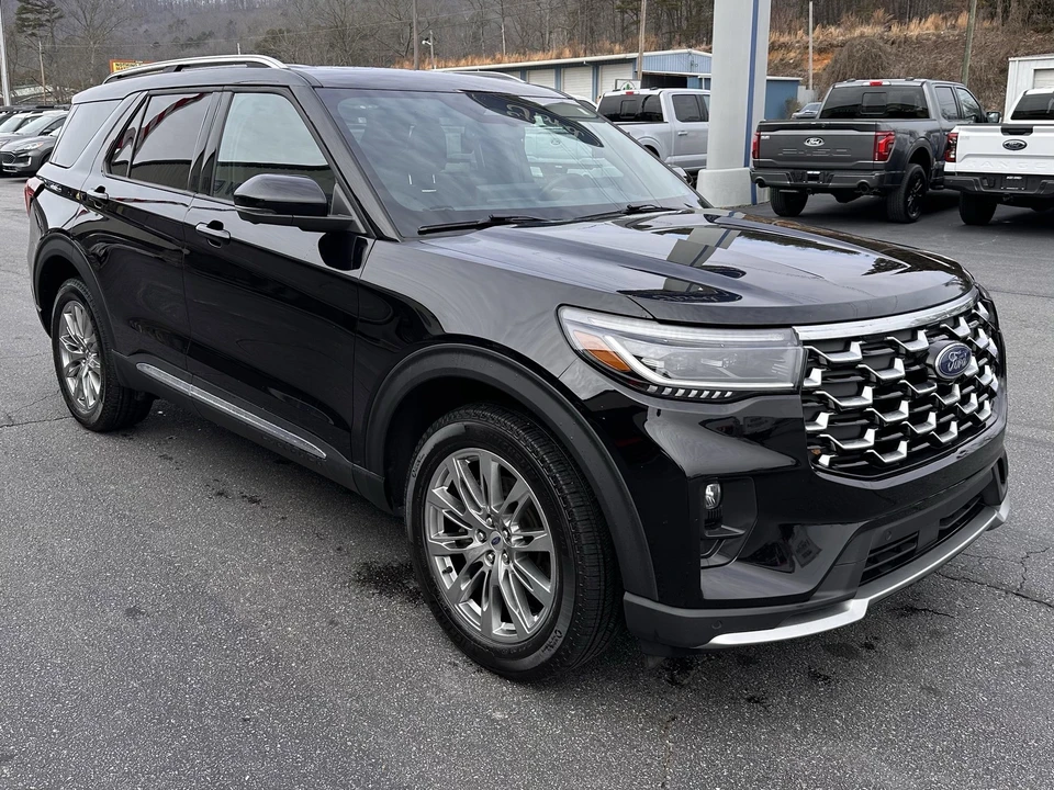 2025 Ford Explorer 6th Gen - Image 4 of 12