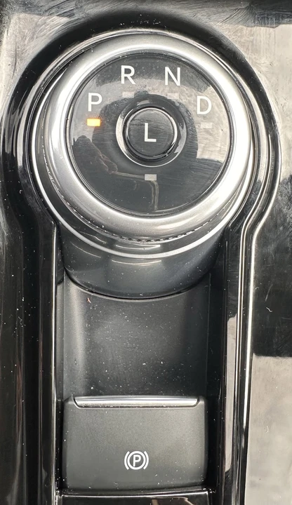 2025 Ford Explorer 6th Gen - Image 26 of 31