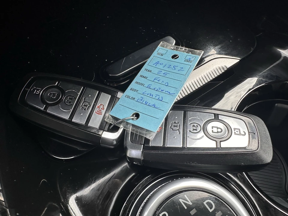 2025 Ford Explorer 6th Gen - Image 28 of 31