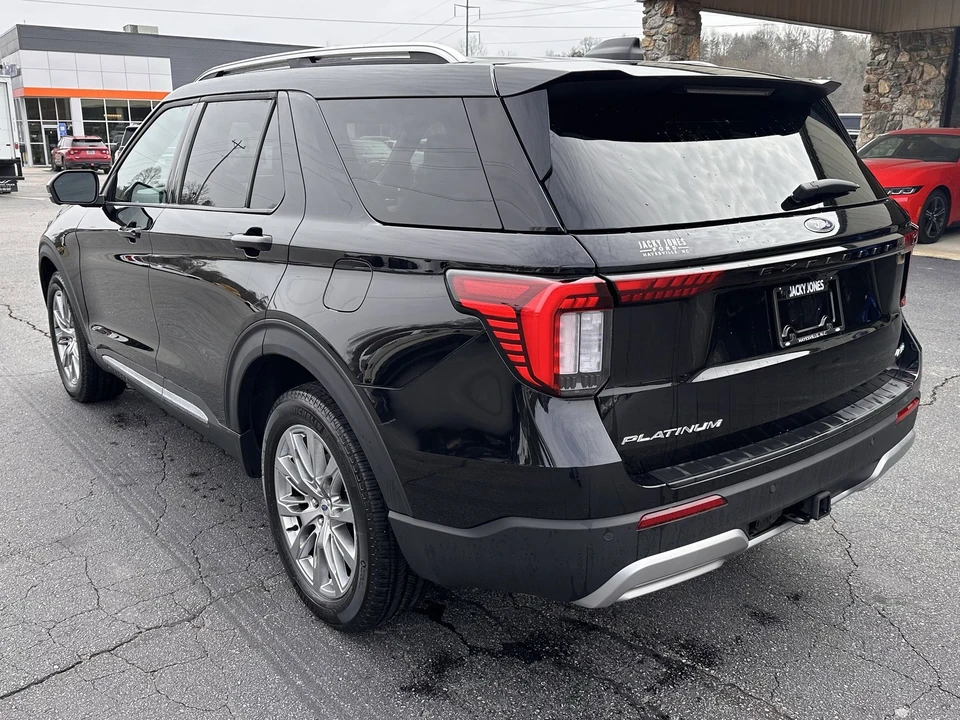 2025 Ford Explorer 6th Gen - Image 8 of 31