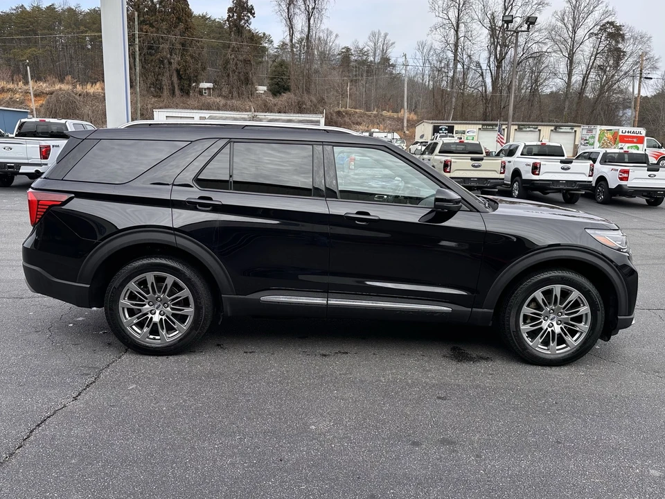 2025 Ford Explorer 6th Gen - Image 5 of 31