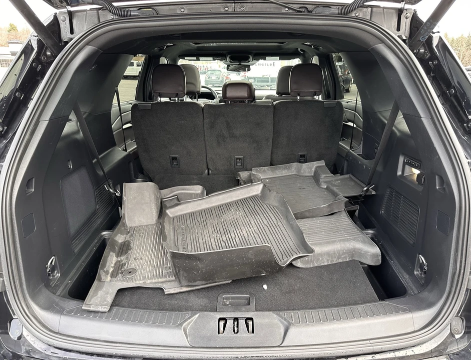 2025 Ford Explorer 6th Gen - Image 17 of 31