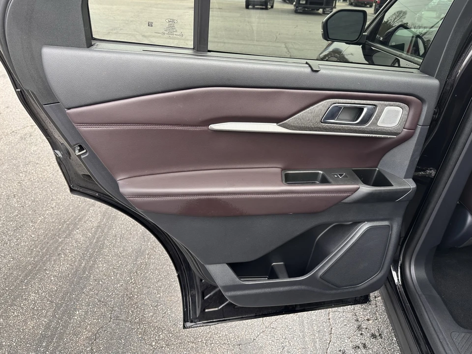 2025 Ford Explorer 6th Gen - Image 11 of 12