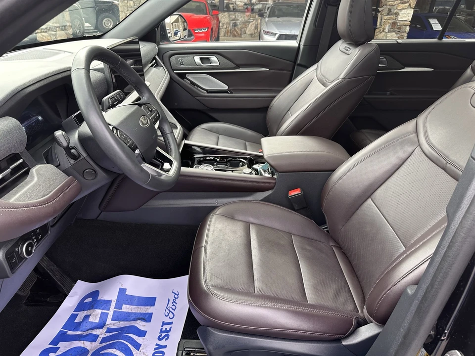 2025 Ford Explorer 6th Gen - Image 10 of 31