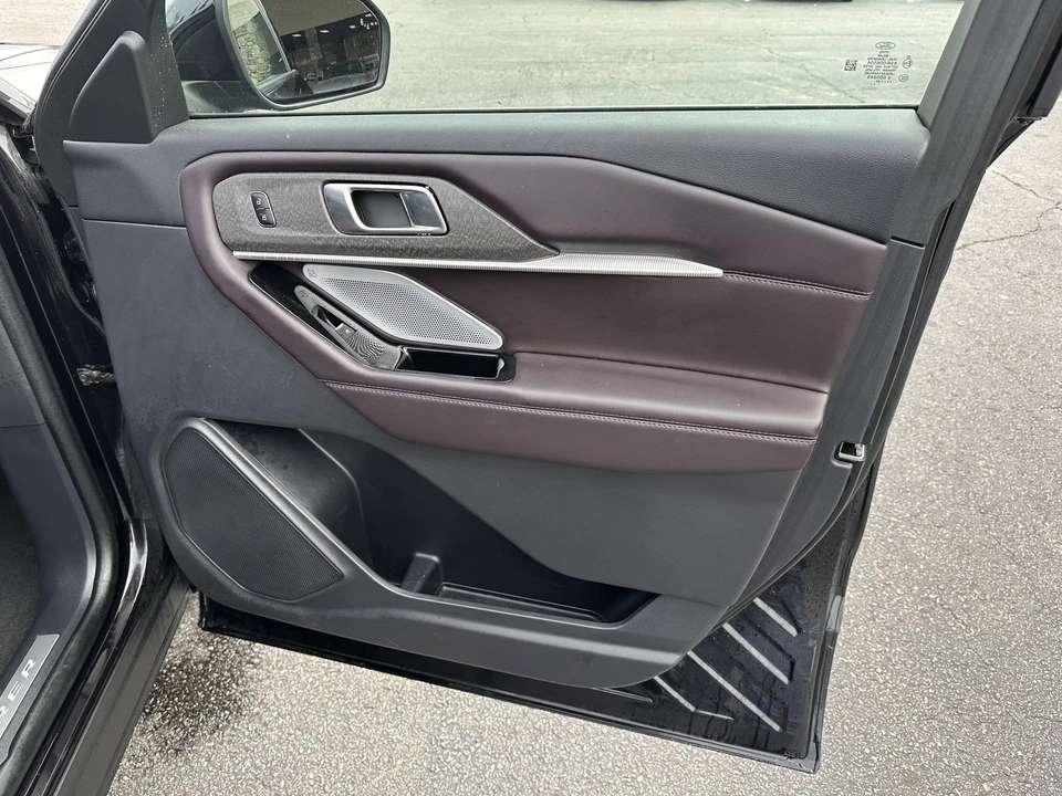 2025 Ford Explorer 6th Gen - Image 13 of 31