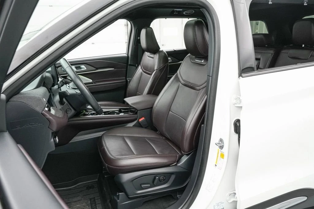 2025 Ford Explorer 6th Gen - Image 12 of 21