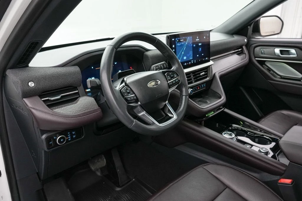 2025 Ford Explorer 6th Gen - Image 13 of 21