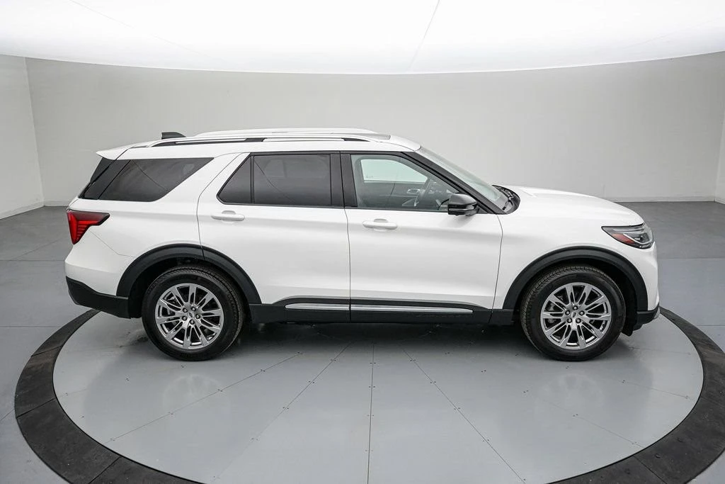 2025 Ford Explorer 6th Gen - Image 4 of 21