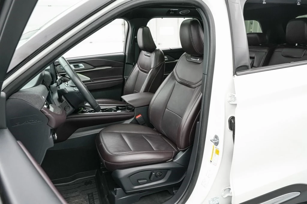 2025 Ford Explorer 6th Gen - Image 12 of 21