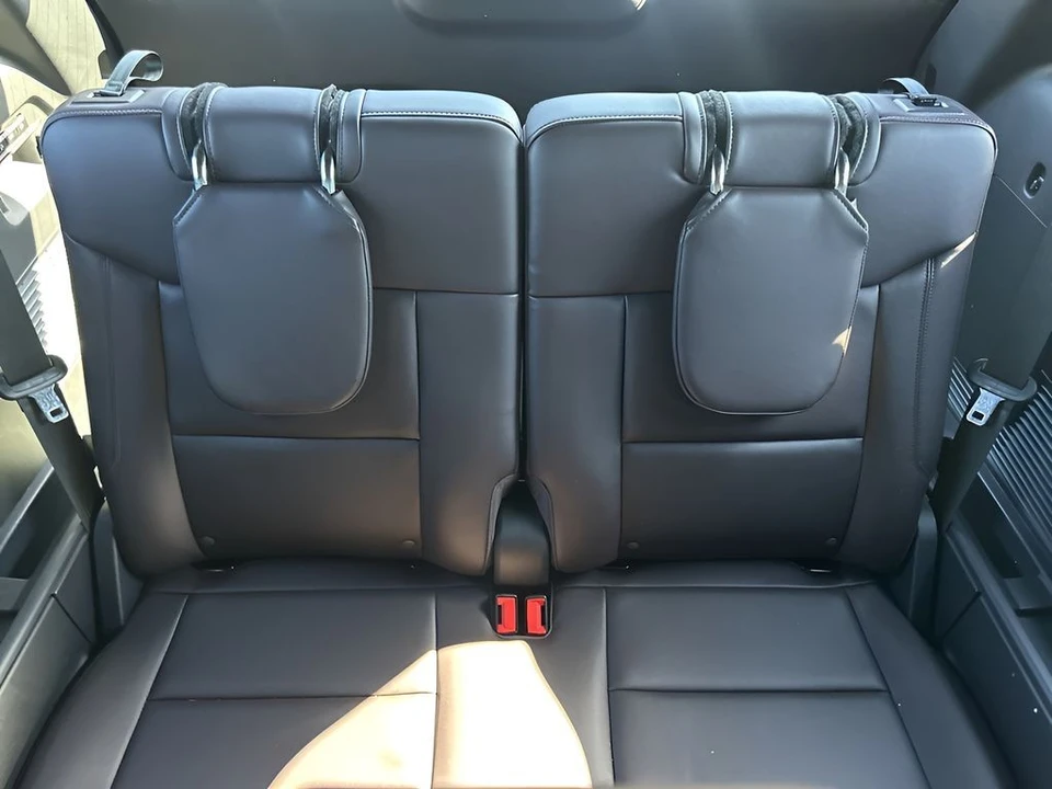 2025 Ford Explorer 6th Gen - Image 14 of 21