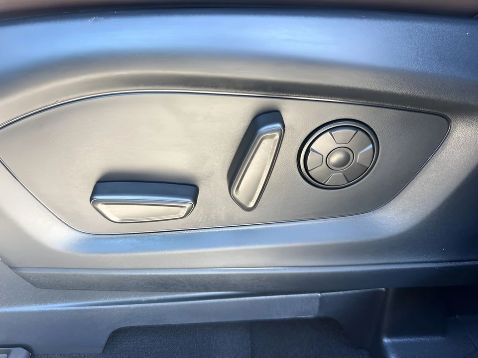 2025 Ford Explorer 6th Gen - Image 10 of 12