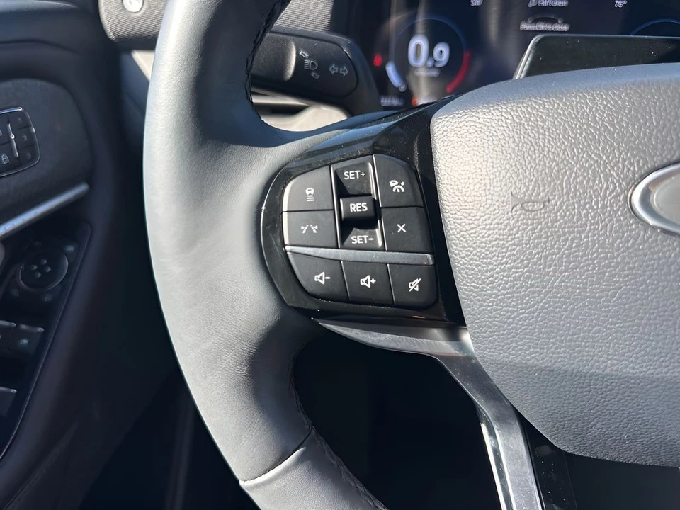 2025 Ford Explorer 6th Gen - Image 18 of 21