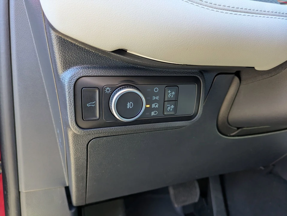 2025 Ford Explorer 6th Gen - Image 17 of 21