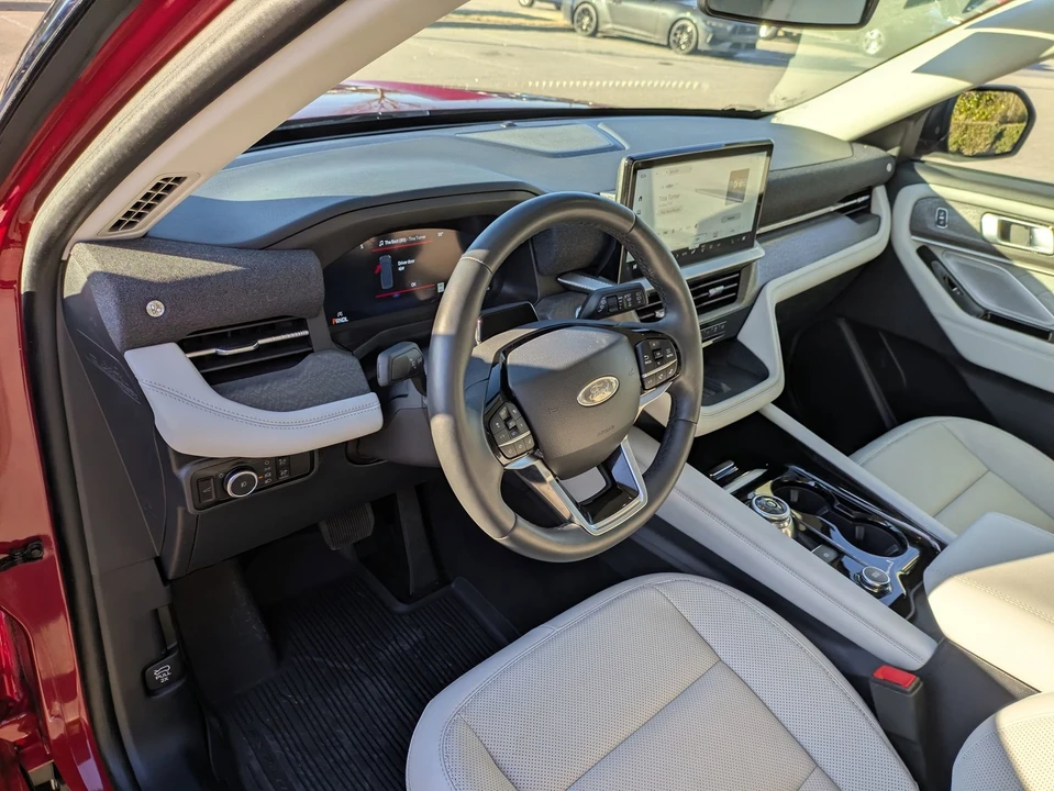 2025 Ford Explorer 6th Gen - Image 14 of 21