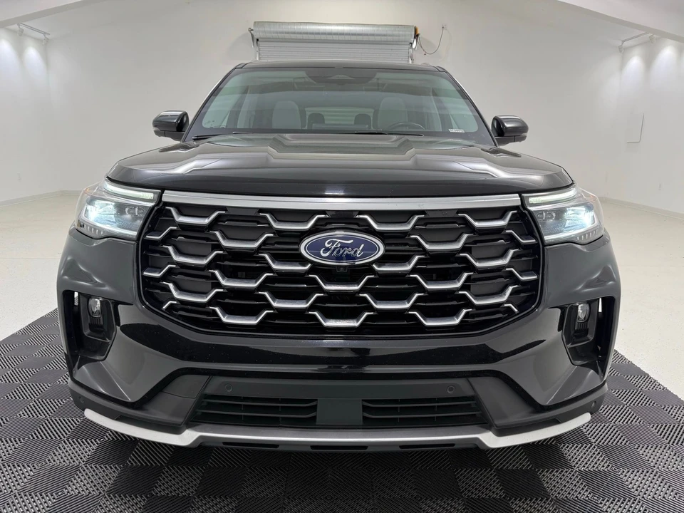 2025 Ford Explorer 6th Gen - Image 2 of 31