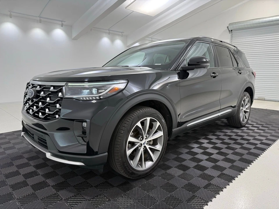 2025 Ford Explorer 6th Gen - Image 3 of 31