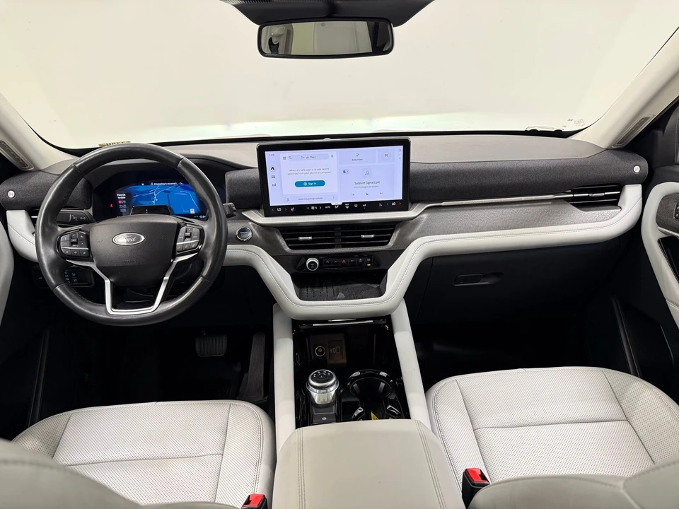 2025 Ford Explorer 6th Gen - Image 29 of 31