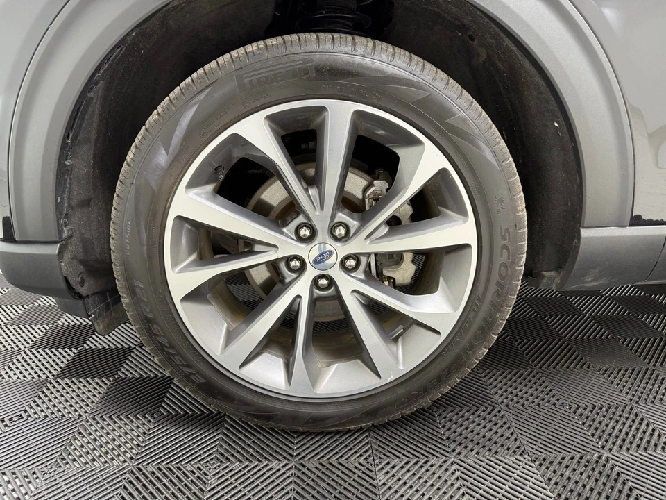 2025 Ford Explorer 6th Gen - Image 12 of 31