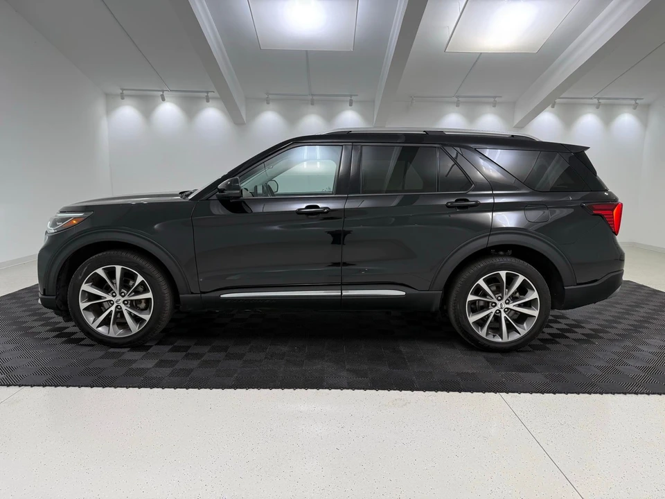 2025 Ford Explorer 6th Gen - Image 4 of 31