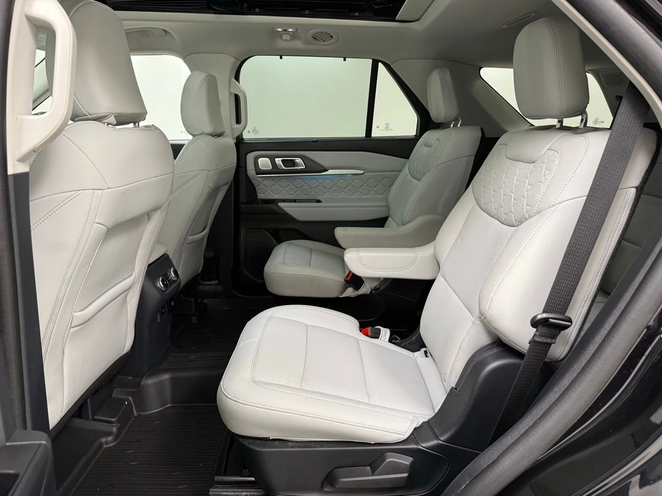 2025 Ford Explorer 6th Gen - Image 23 of 31