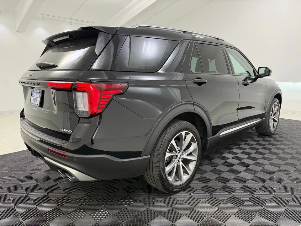 2025 Ford Explorer 6th Gen - Image 7 of 31
