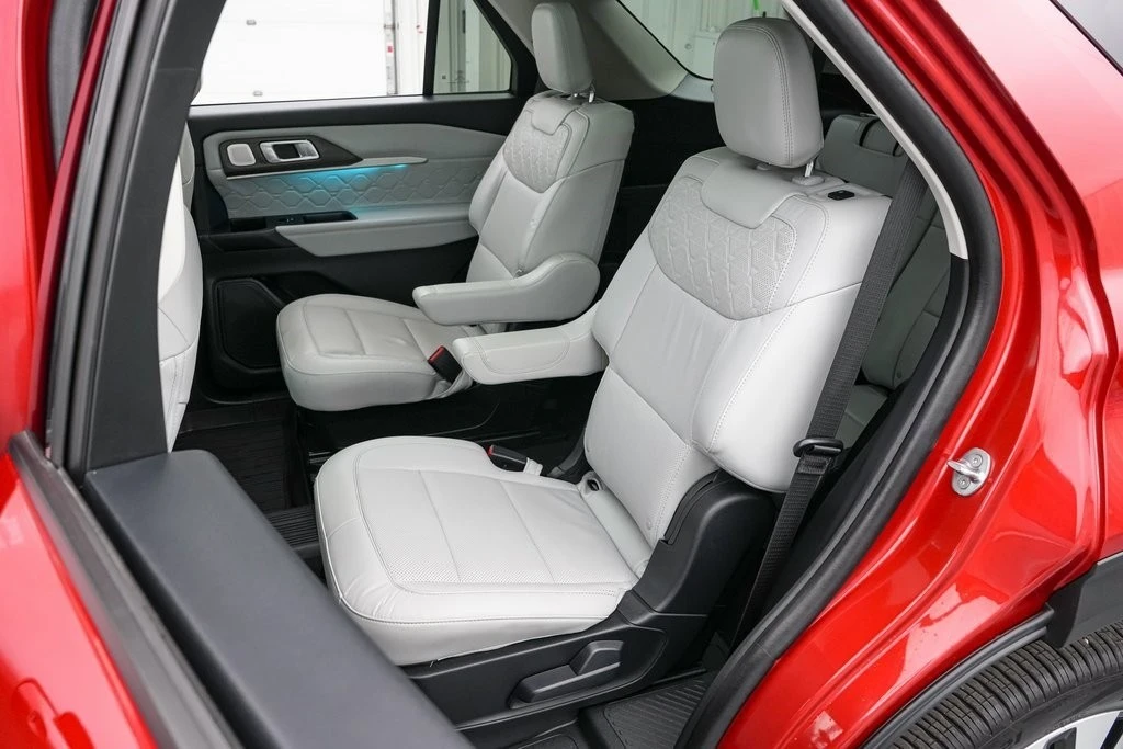 2025 Ford Explorer 6th Gen - Image 20 of 21