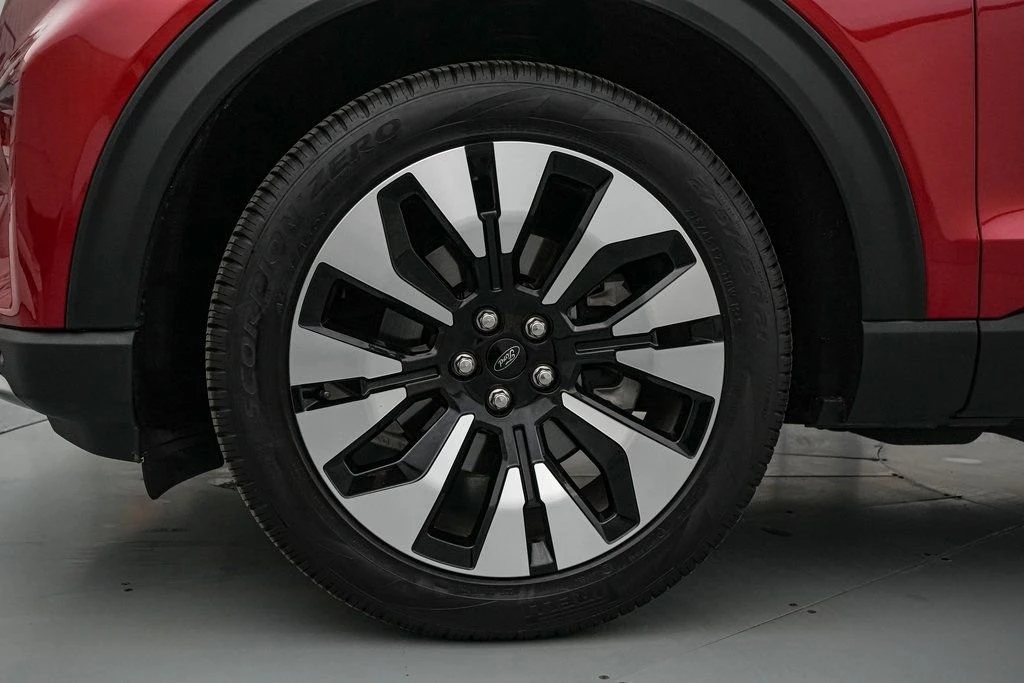 2025 Ford Explorer 6th Gen - Image 11 of 21