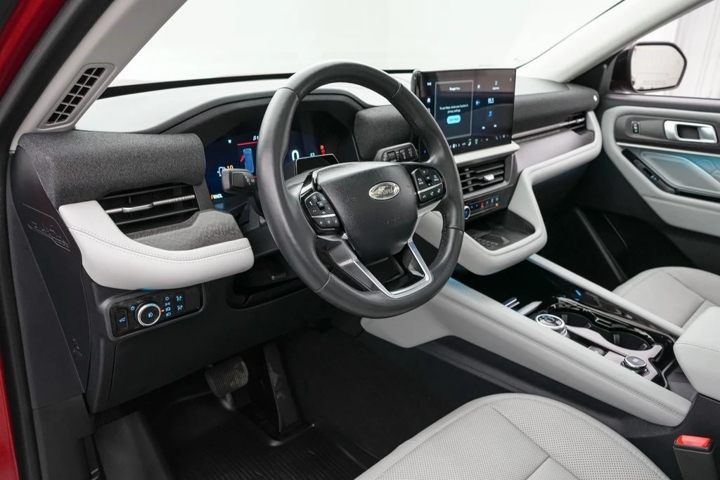 2025 Ford Explorer 6th Gen - Image 13 of 21