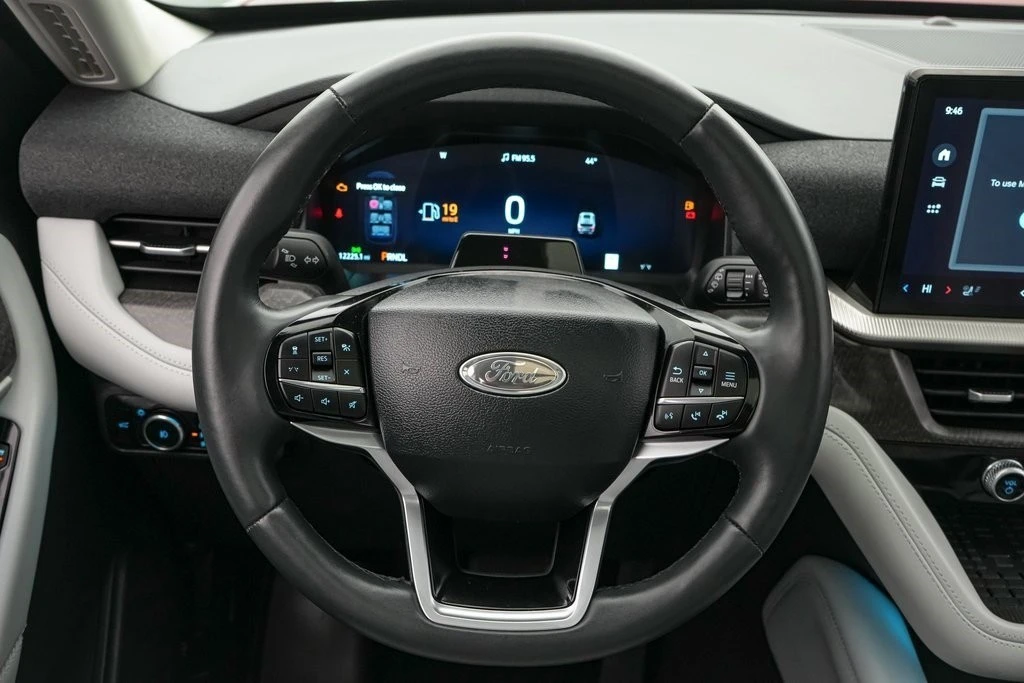 2025 Ford Explorer 6th Gen - Image 14 of 21