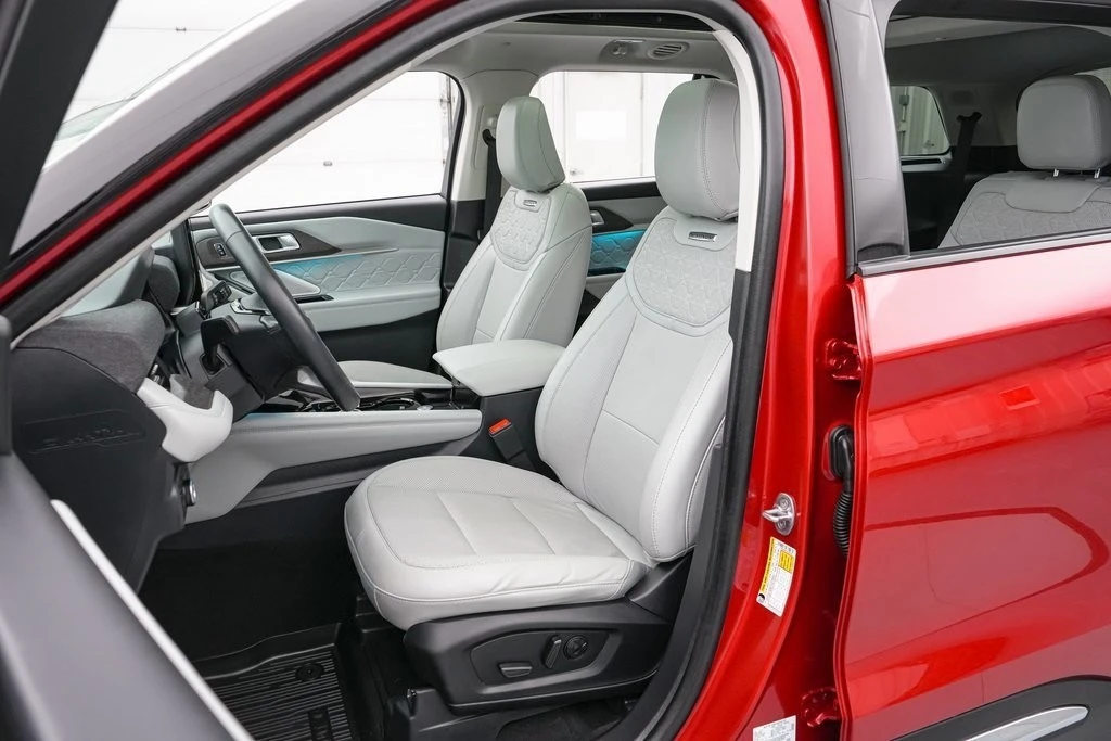 2025 Ford Explorer 6th Gen - Image 12 of 21