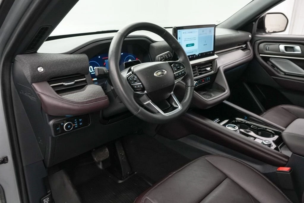 2025 Ford Explorer 6th Gen - Image 13 of 21