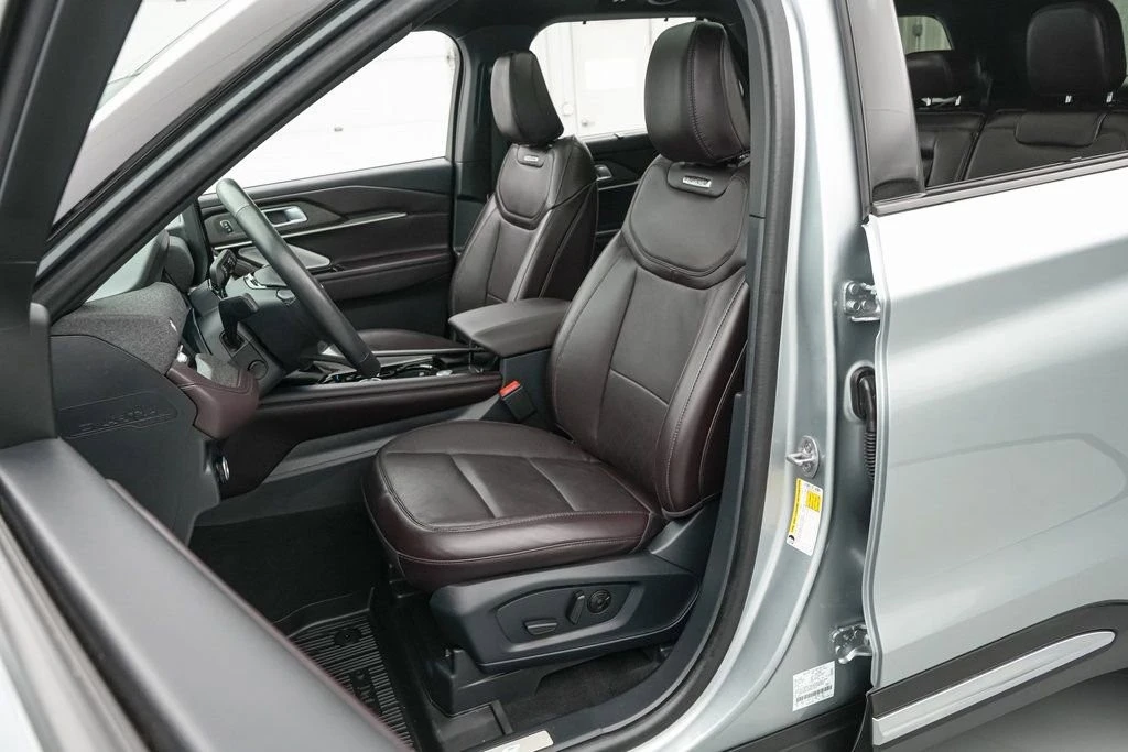 2025 Ford Explorer 6th Gen - Image 12 of 21