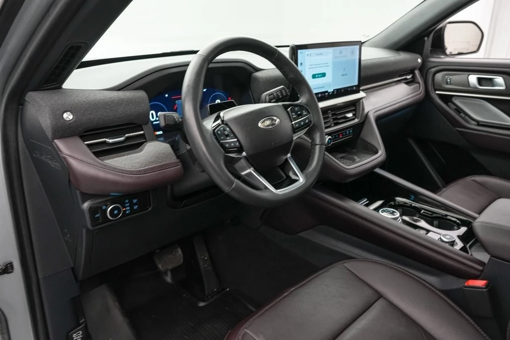 2025 Ford Explorer 6th Gen - Image 13 of 21