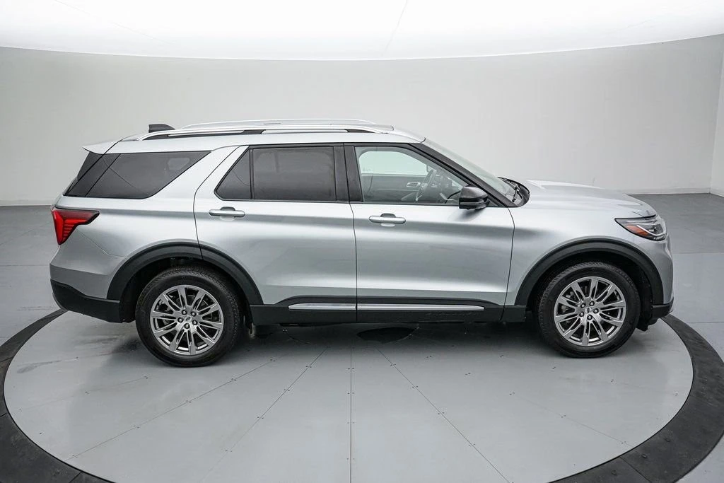 2025 Ford Explorer 6th Gen - Image 4 of 21