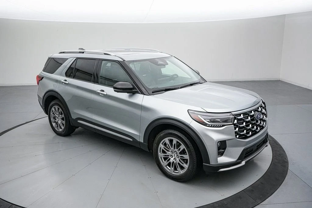 2025 Ford Explorer 6th Gen - Image 2 of 21