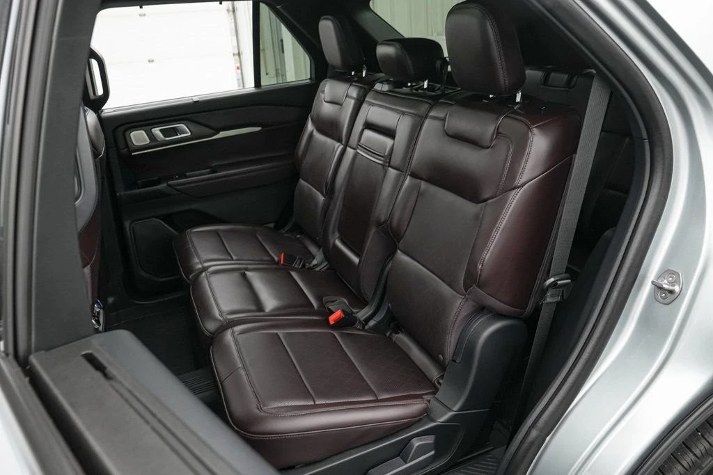 2025 Ford Explorer 6th Gen - Image 20 of 21