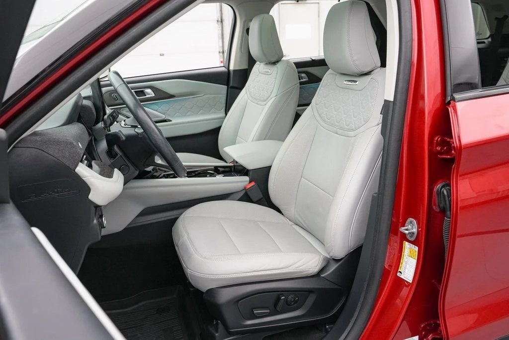 2025 Ford Explorer 6th Gen - Image 12 of 21
