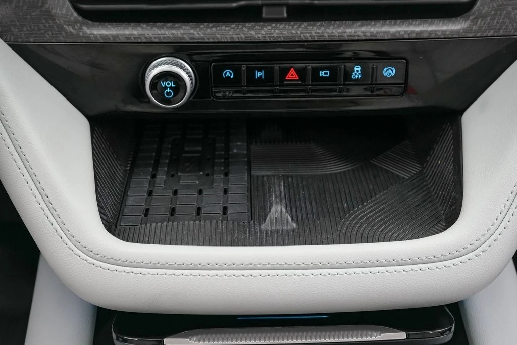 2025 Ford Explorer 6th Gen - Image 17 of 21