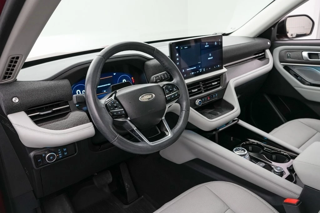 2025 Ford Explorer 6th Gen - Image 13 of 21